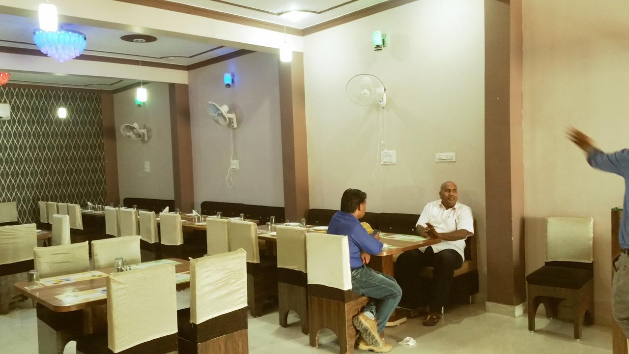 The Royal Hotel Chhatarpur Exterior foto